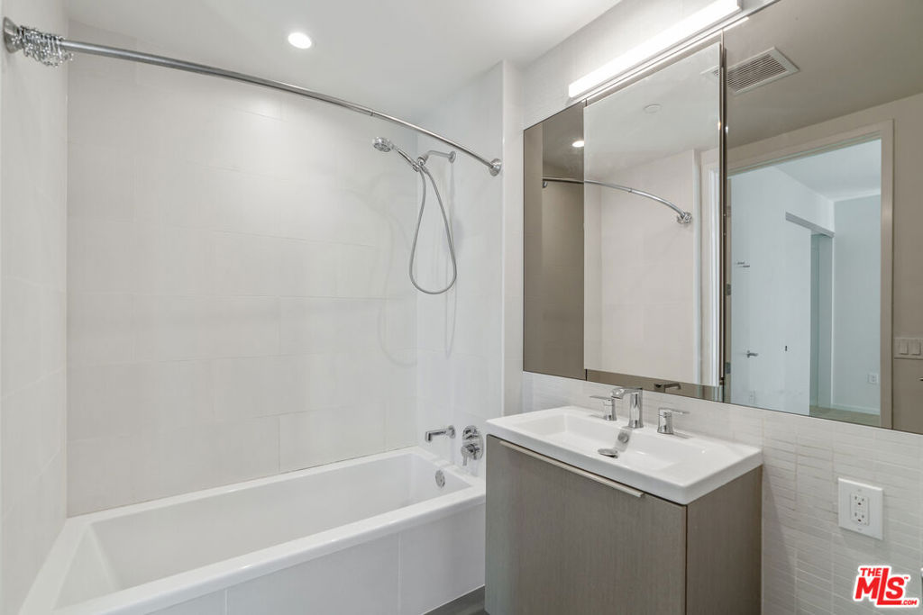 889 Francisco Street 3801 Property Photo 11