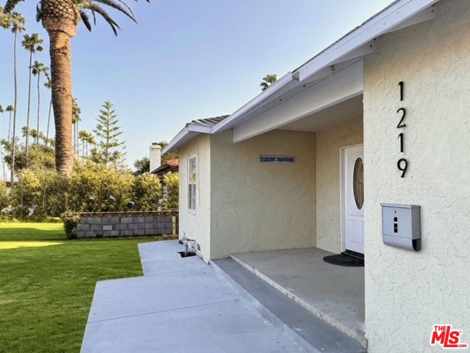 1219 N Azusa Avenue Property Photo 1