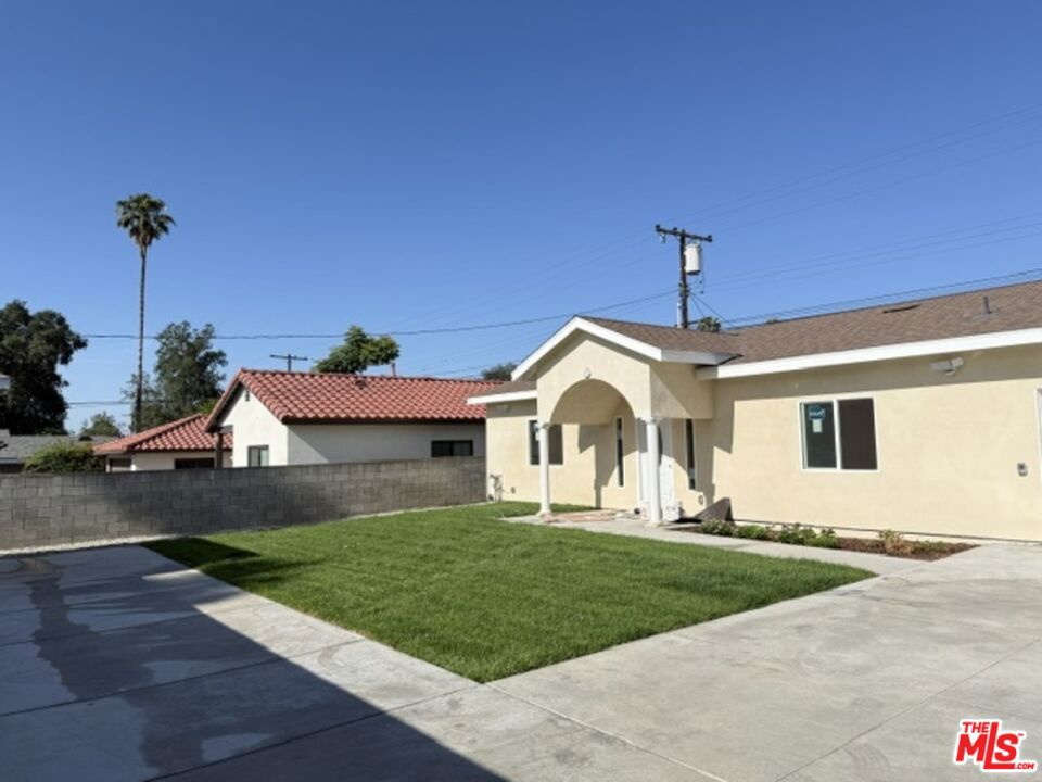 1221 N Azusa Avenue Property Photo 1