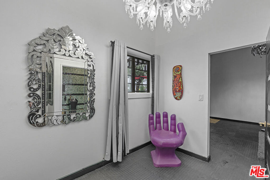 8687 Venice Boulevard Property Photo 17