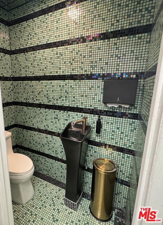 8687 Venice Boulevard Property Photo 18