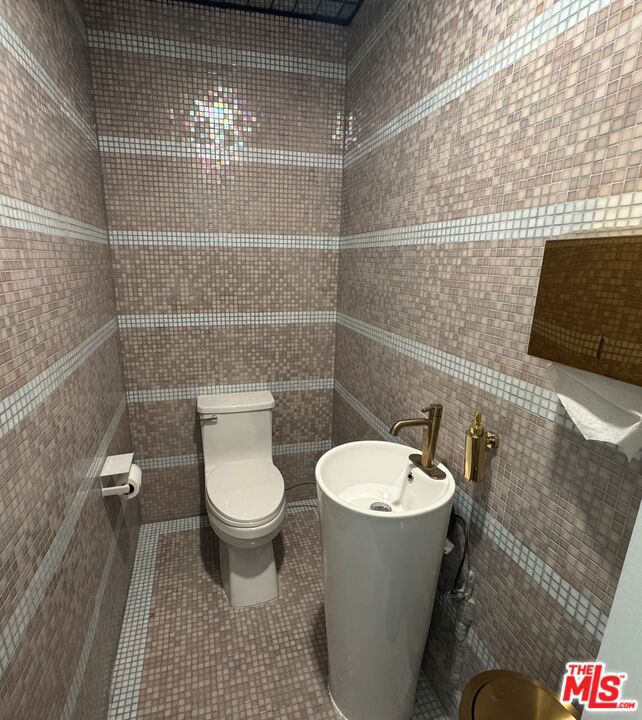 8687 Venice Boulevard Property Photo 21