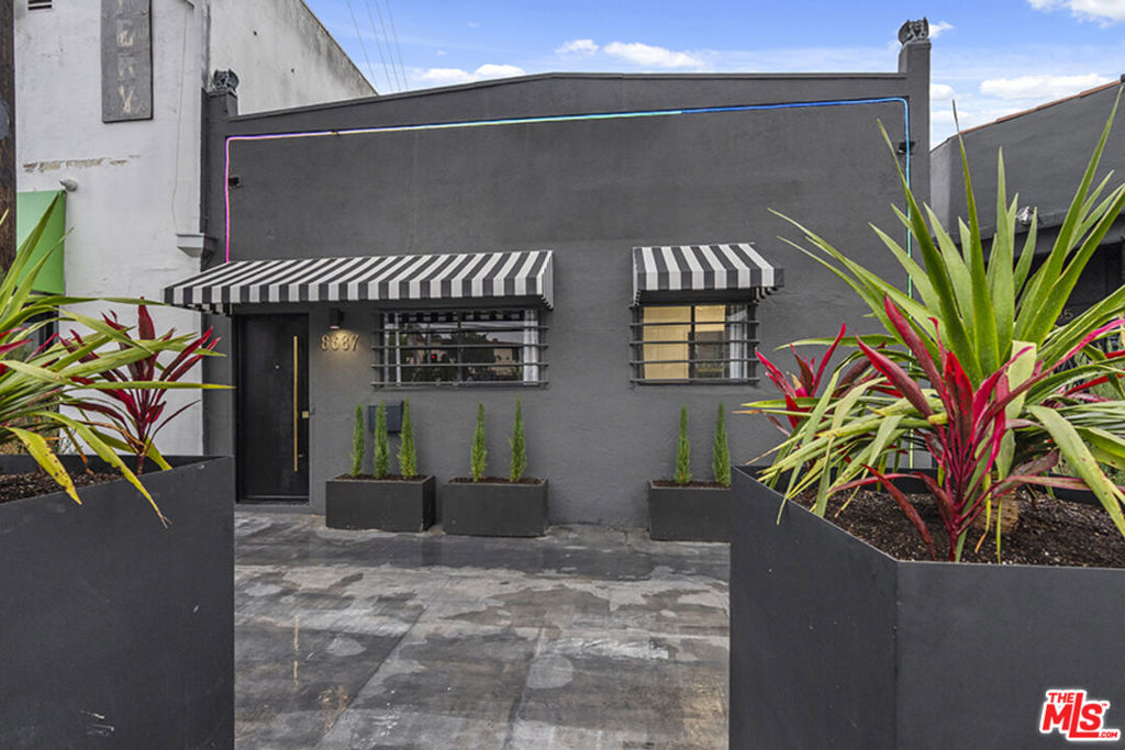 8687 Venice Boulevard Property Photo 23