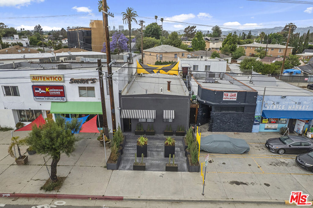 8687 Venice Boulevard Property Photo 24