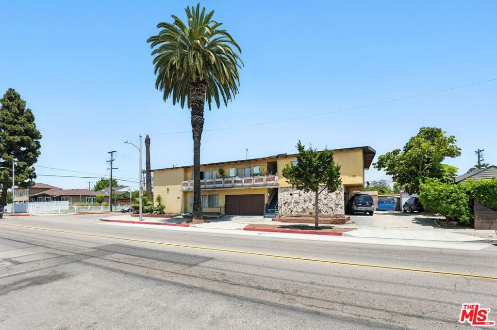 1100 S Inglewood Avenue Property Photo 3