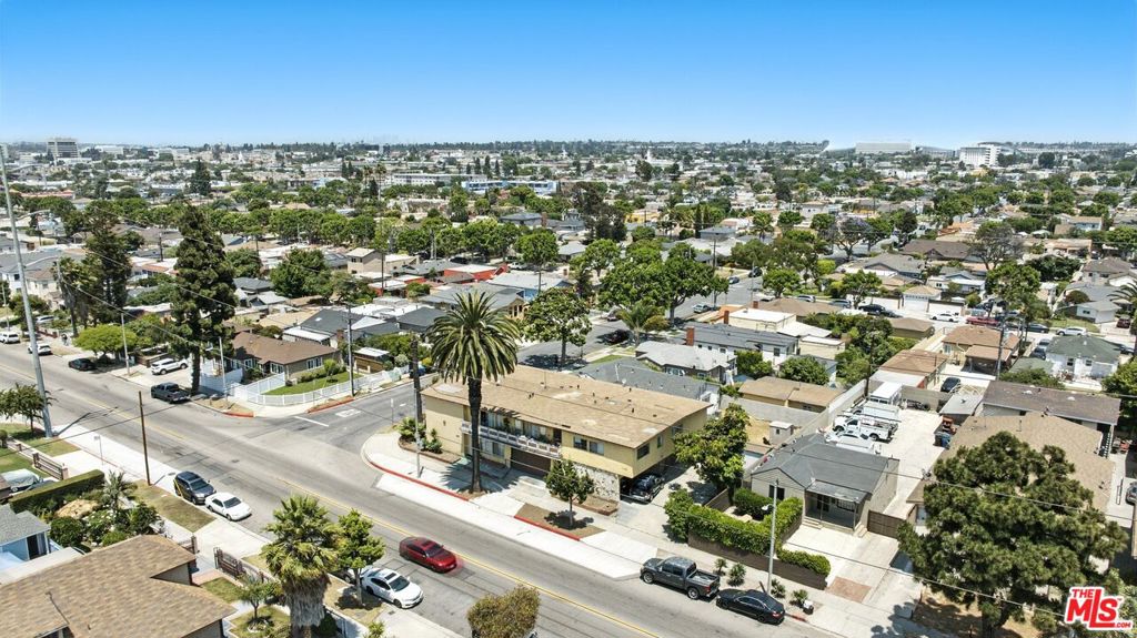 1100 S Inglewood Avenue Property Photo 7