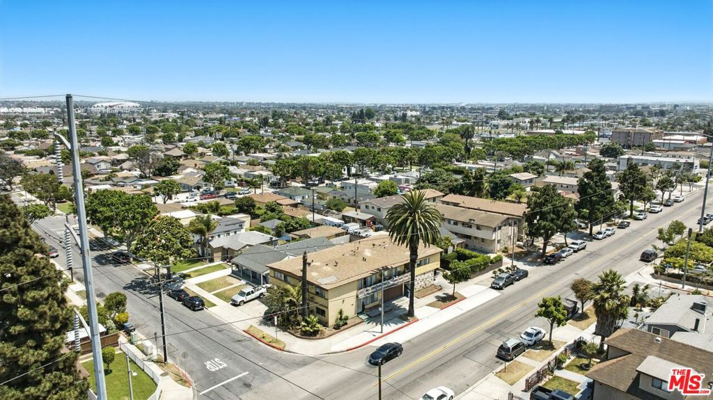 1100 S Inglewood Avenue Property Photo 8