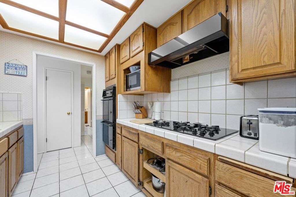 6221 Flores Avenue Property Photo 11