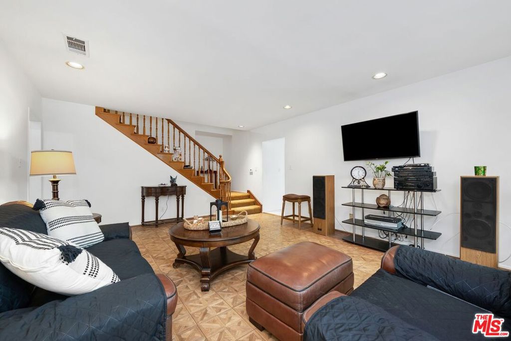 6221 Flores Avenue Property Photo 17