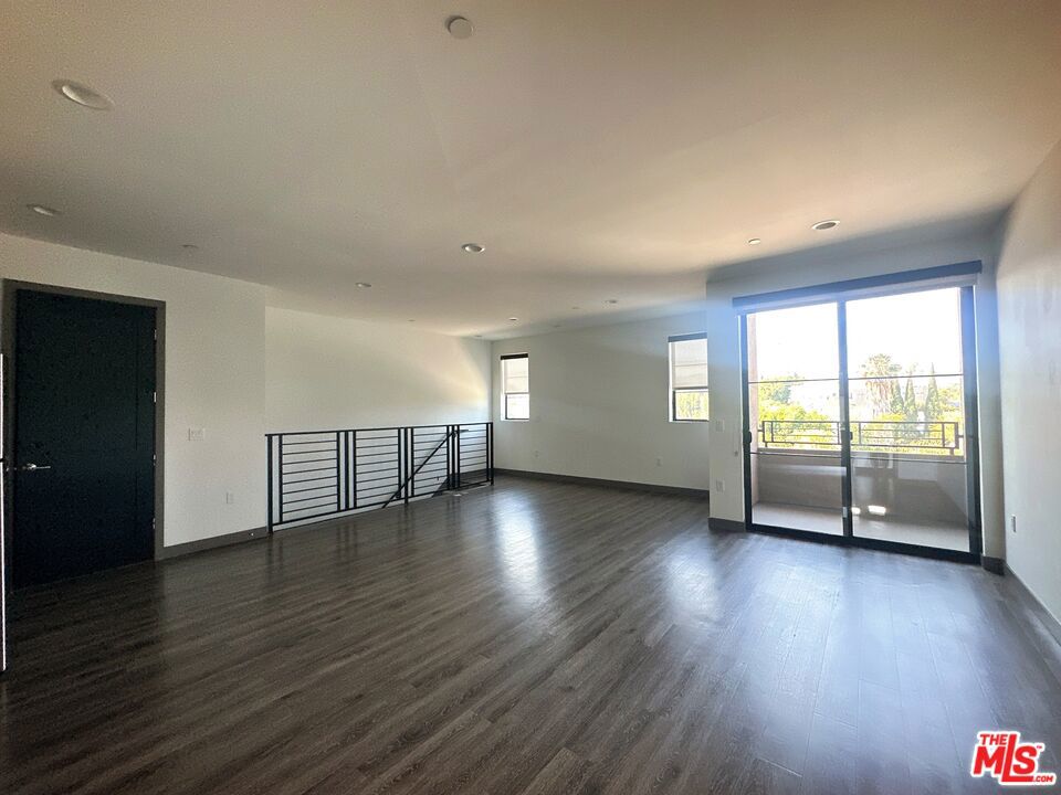 552 N Hobart Boulevard 316 Property Photo 2