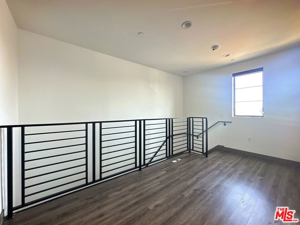 552 N Hobart Boulevard 316 Property Photo 4