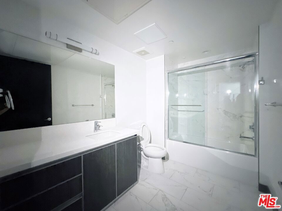 552 N Hobart Boulevard 316 Property Photo 5