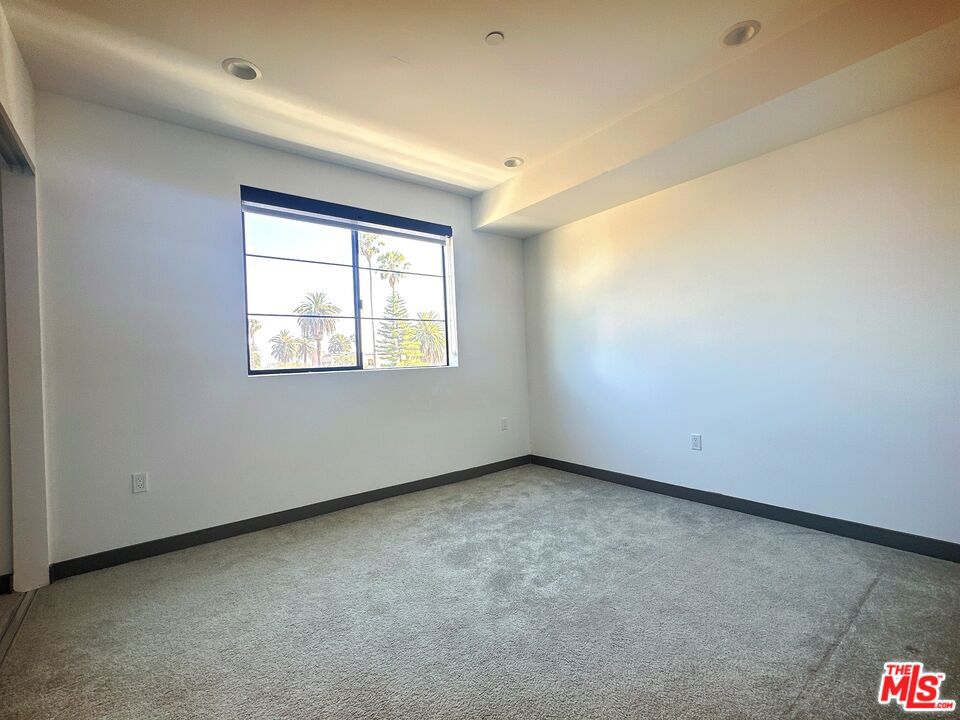 552 N Hobart Boulevard 316 Property Photo 7