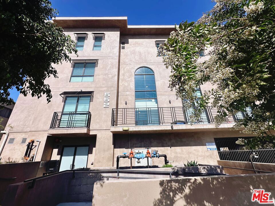 552 N Hobart Boulevard 316 Property Photo 10