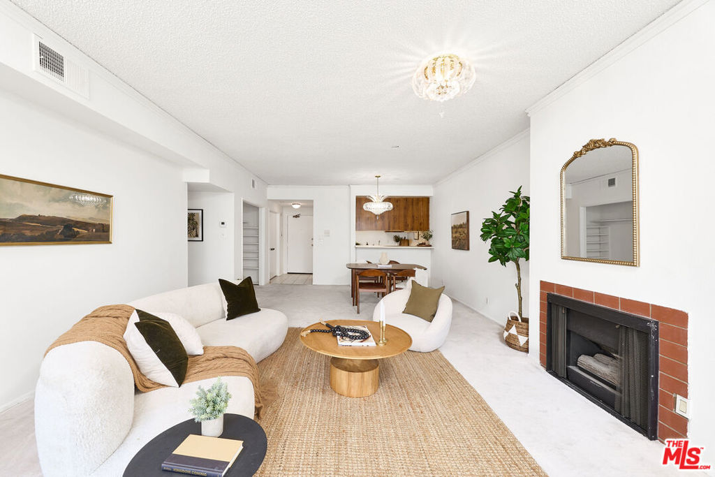 729 S Hobart Boulevard 19 Property Photo 1