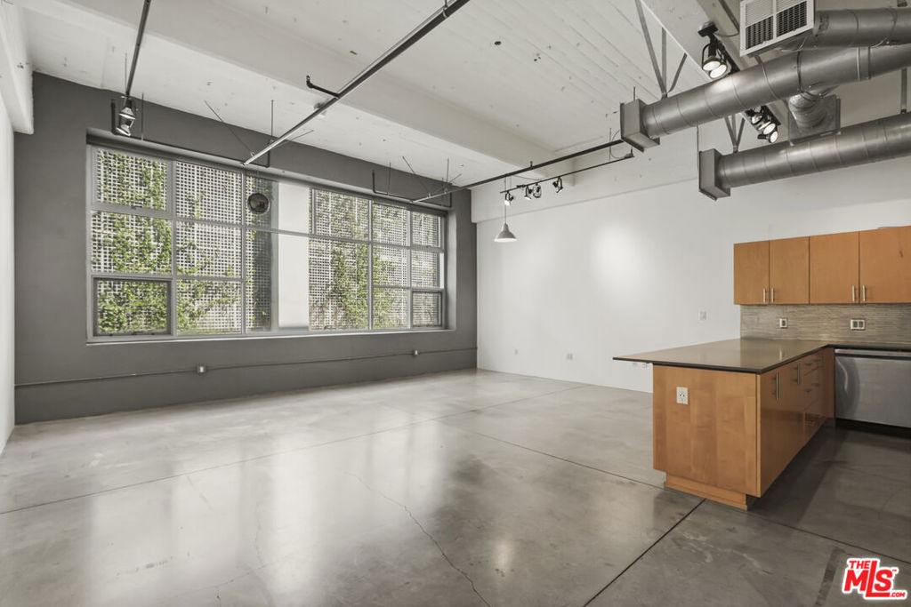 1130 S Flower Street 208