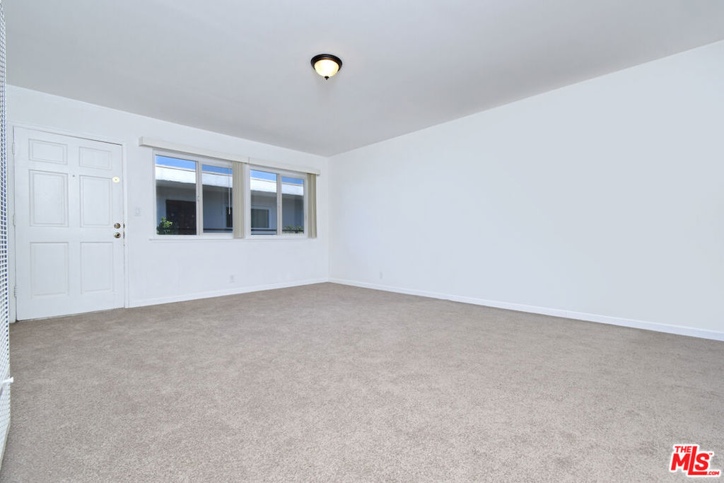 9301 Darby Avenue Property Photo 14