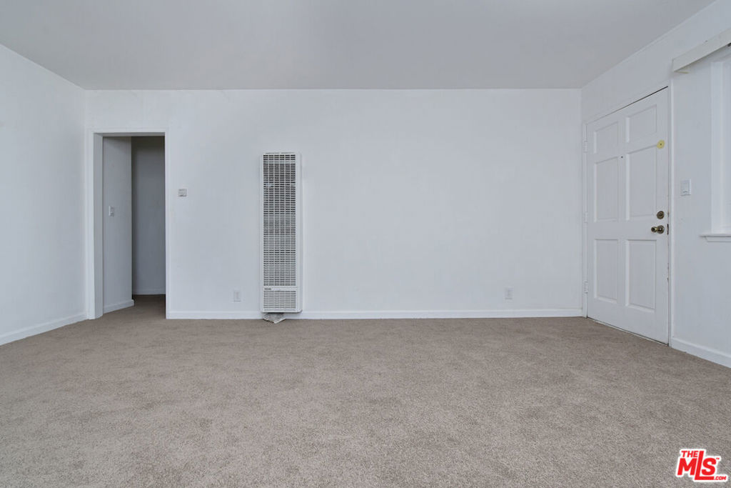 9301 Darby Avenue Property Photo 15
