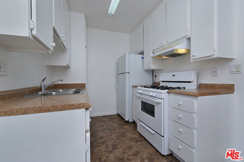 9301 Darby Avenue Property Photo 22