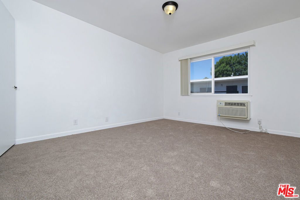 9301 Darby Avenue Property Photo 23
