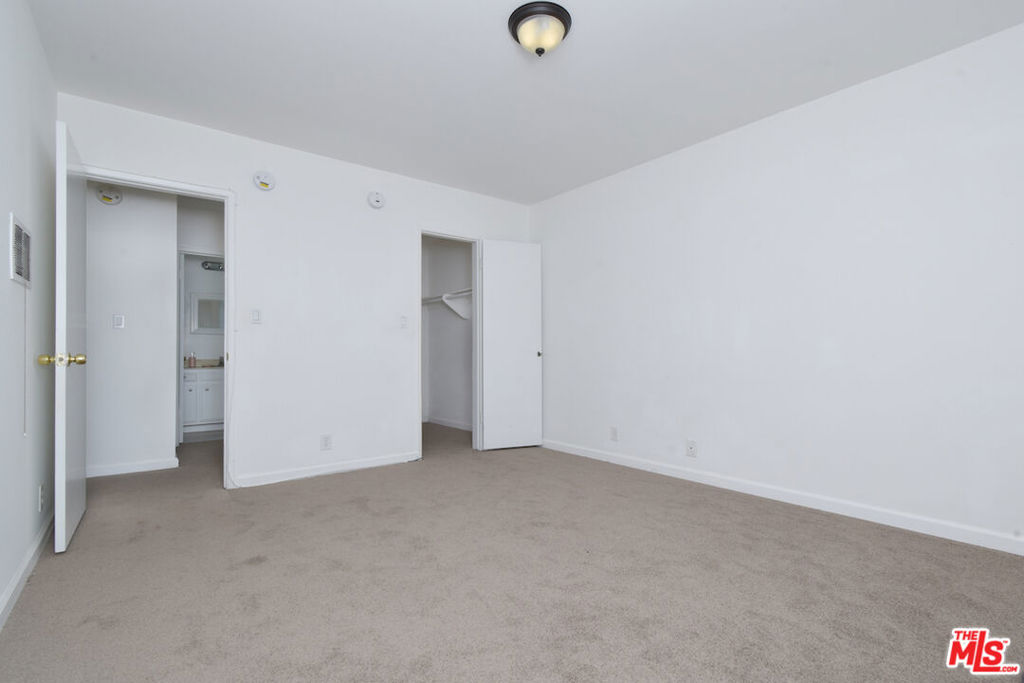 9301 Darby Avenue Property Photo 25