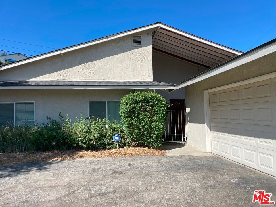 2362 Cuatro Drive Property Photo 1