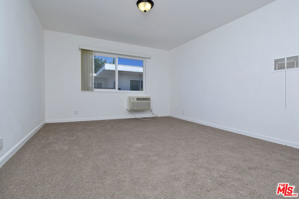 9301 Darby Avenue Property Photo 24