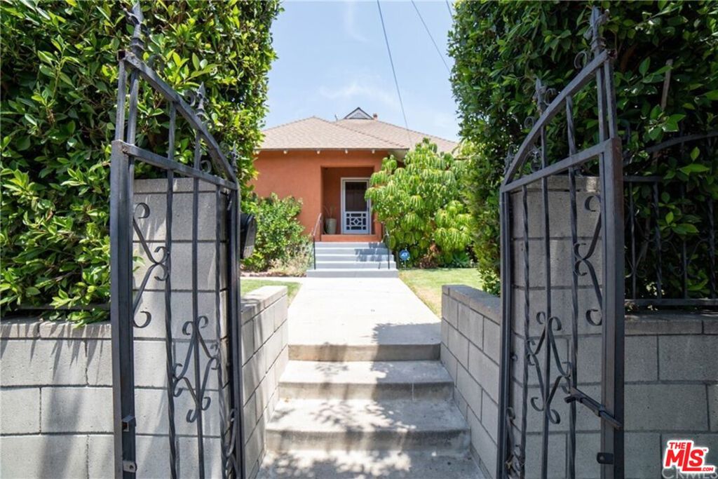 2118 Thomas Street Property Photo 1