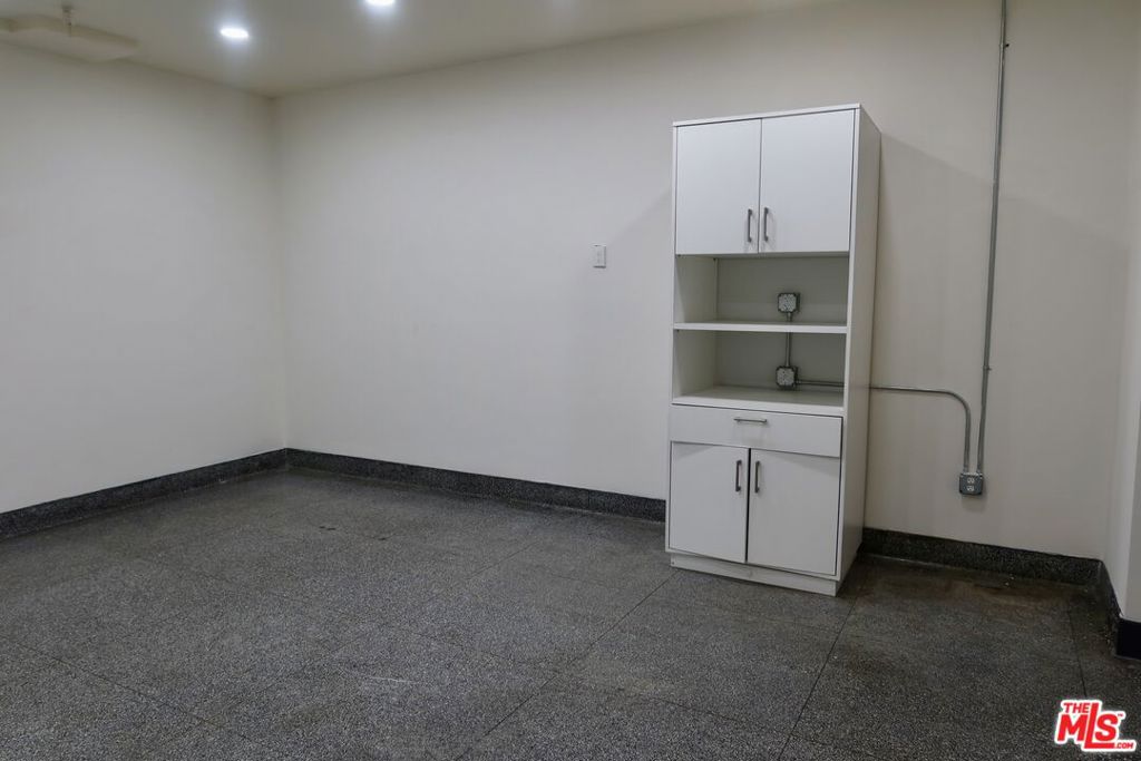 5862 Avalon Boulevard Property Photo 7