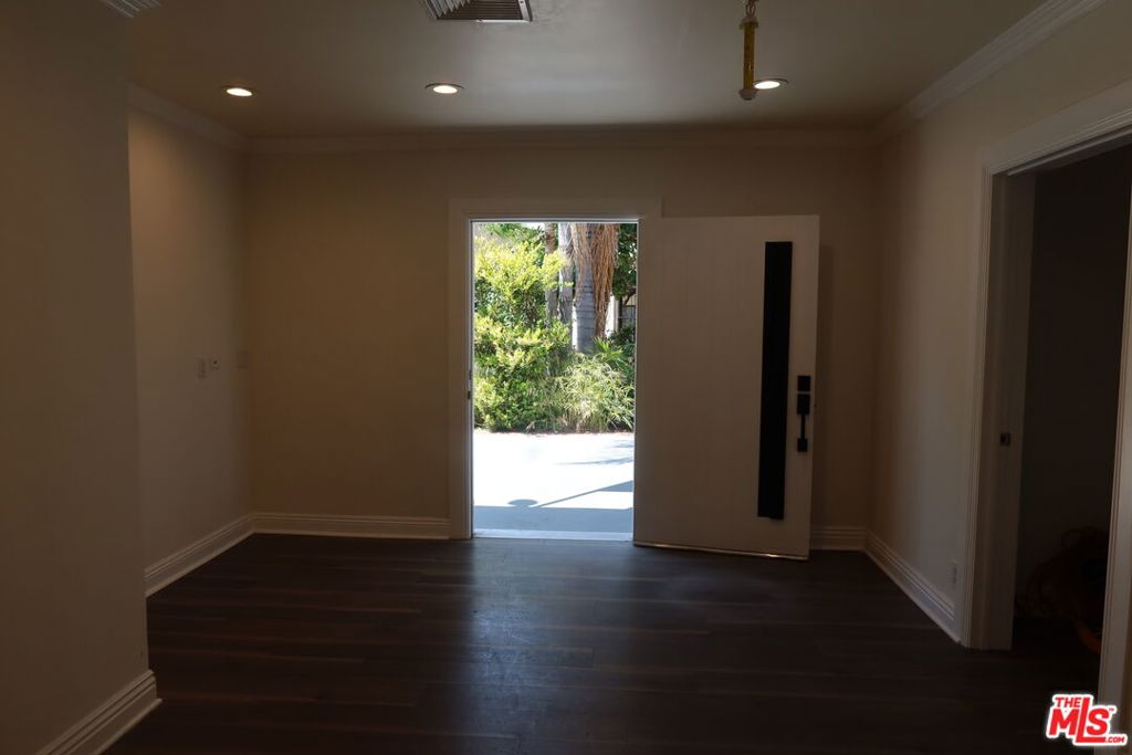 5862 Avalon Boulevard Property Photo 16