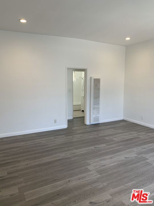 5360 Kester Avenue 11 Property Photo 1