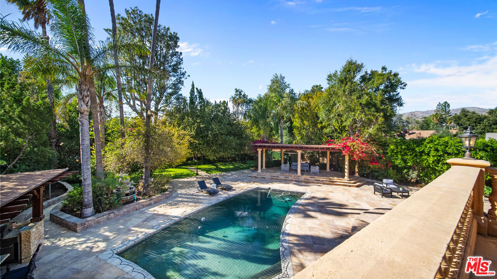10801 Bothwell Road Property Photo 1