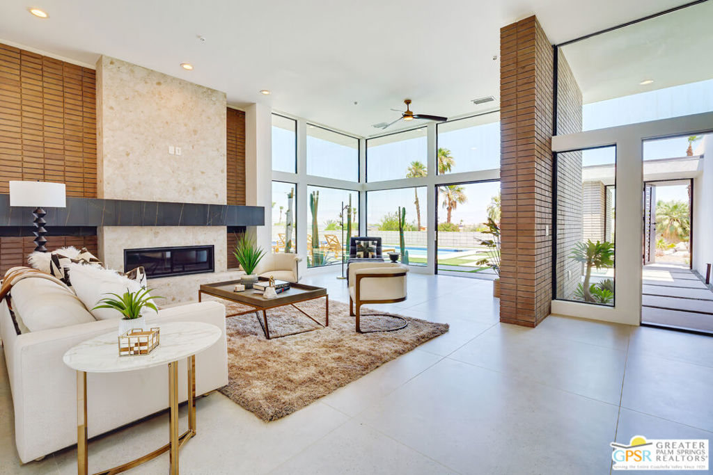 2233 N Vista Drive Property Photo 2