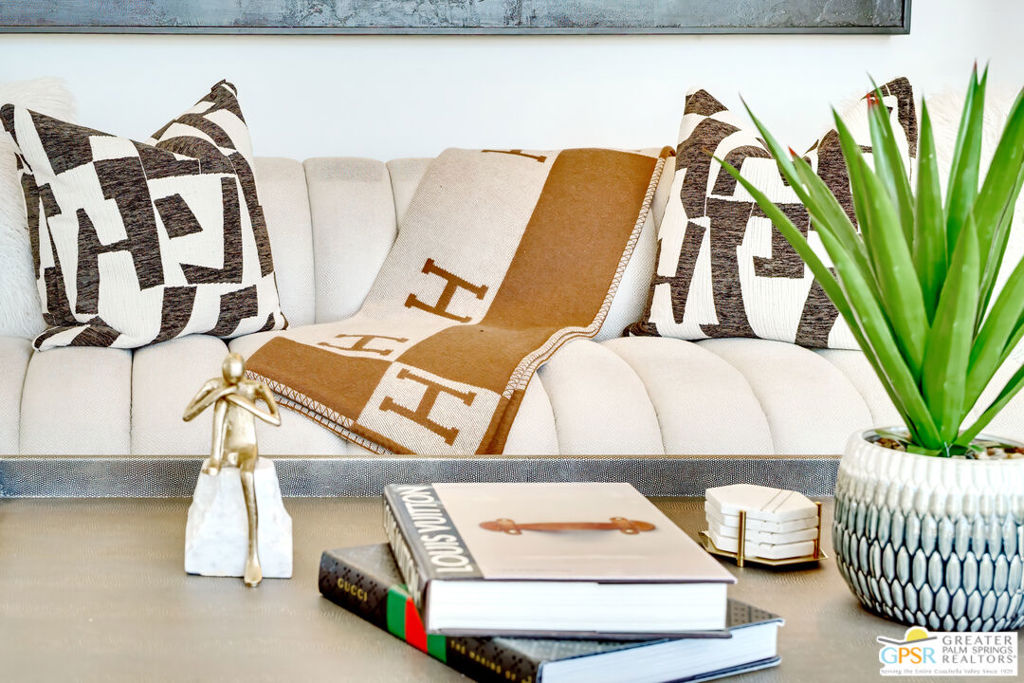 2233 N Vista Drive Property Photo 5