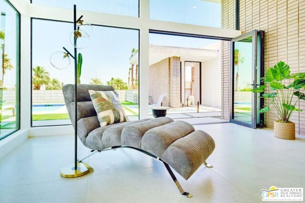 2233 N Vista Drive Property Photo 10