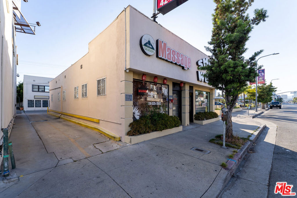 2245 Westwood Boulevard Property Photo 3