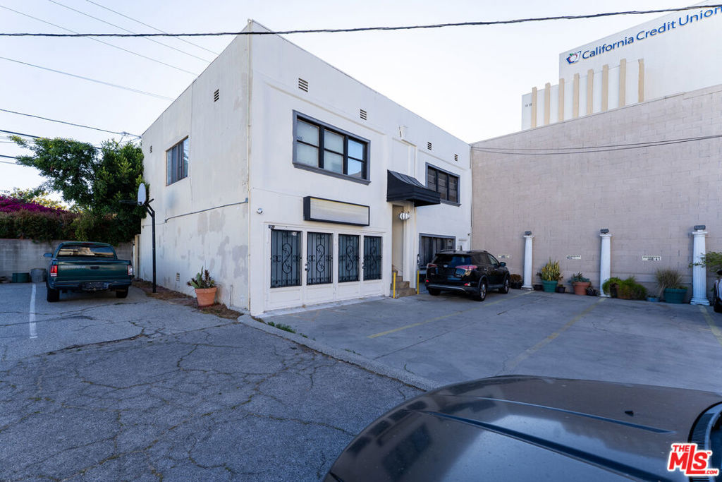 2245 Westwood Boulevard Property Photo 6