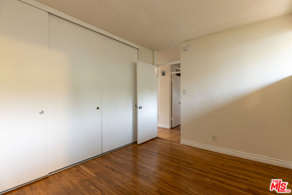 11131 Rose Avenue 5 Property Photo 9