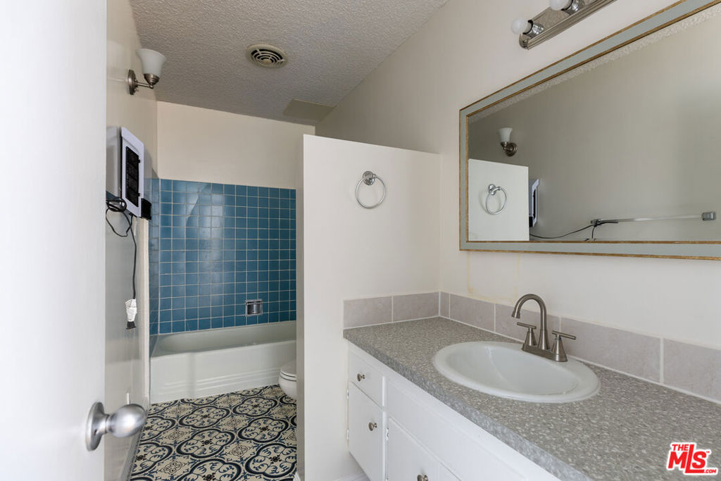 11131 Rose Avenue 17 Property Photo 8