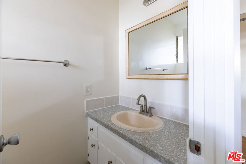 11131 Rose Avenue 17 Property Photo 10