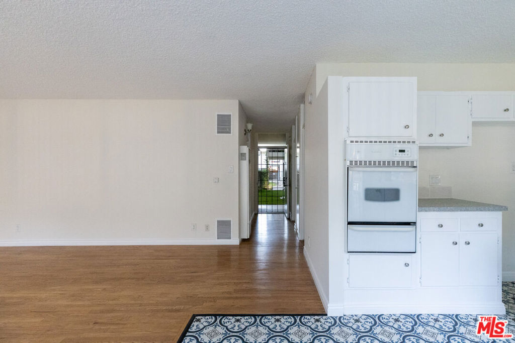 11131 Rose Avenue 17 Property Photo 15