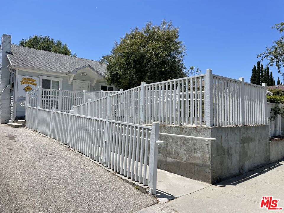 3843 College Avenue Property Photo 1