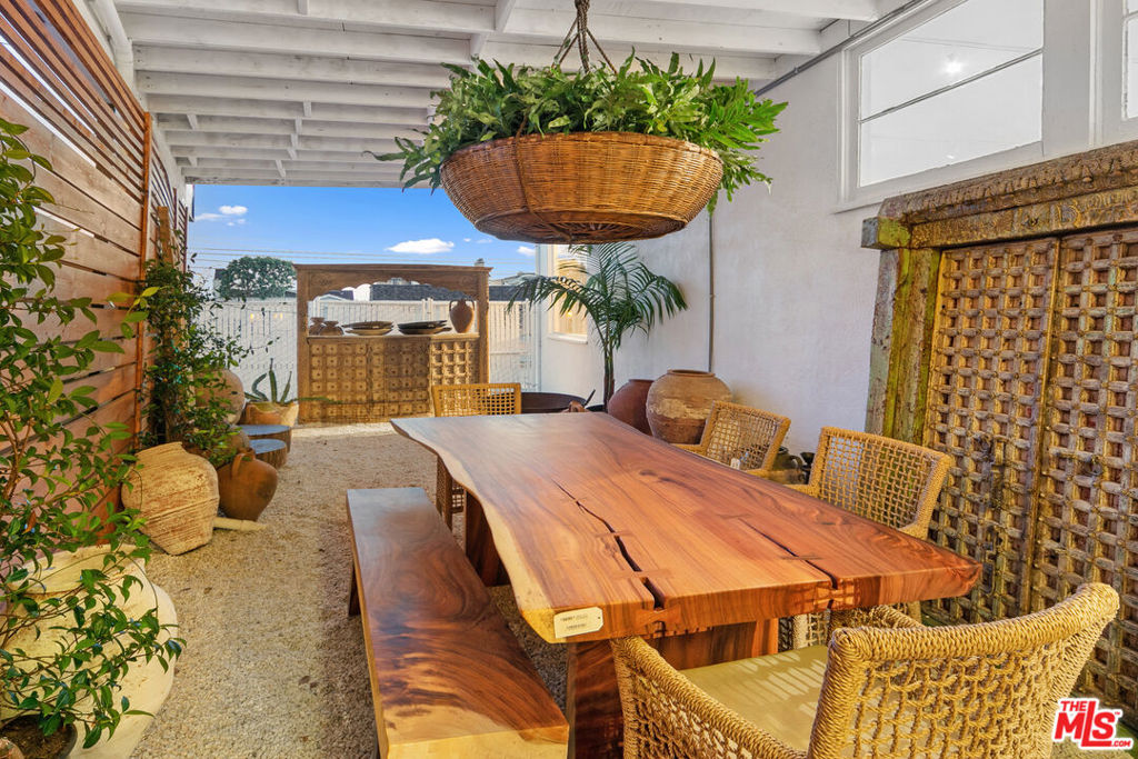 21247 Pacific Coast Highway Property Photo 9