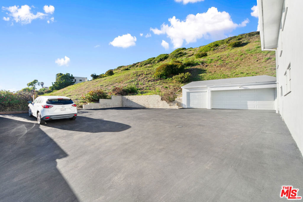 21247 Pacific Coast Highway Property Photo 12
