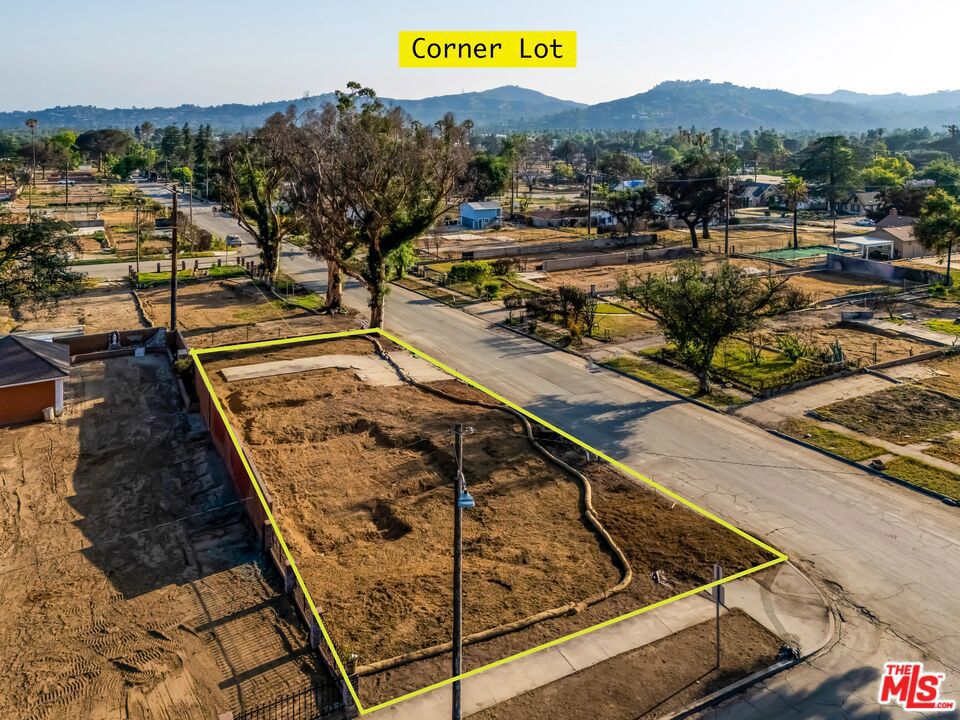 156 W Mariposa Street Property Photo 1