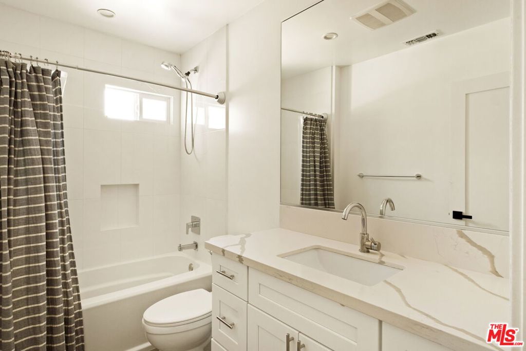 5063 Canoga Avenue Property Photo 21
