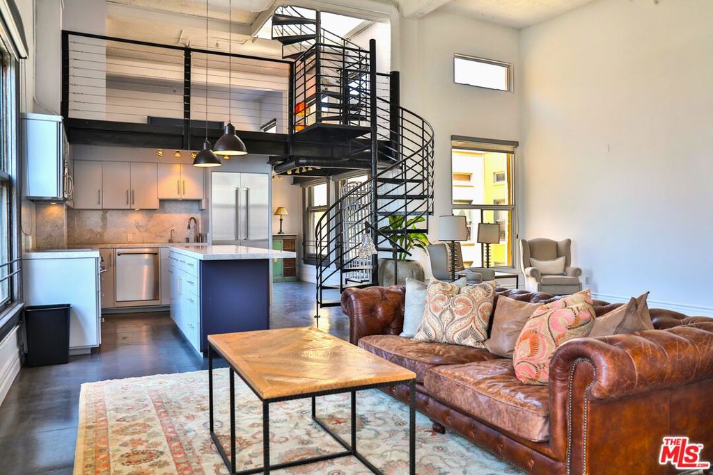 108 W 2nd Street PH1007