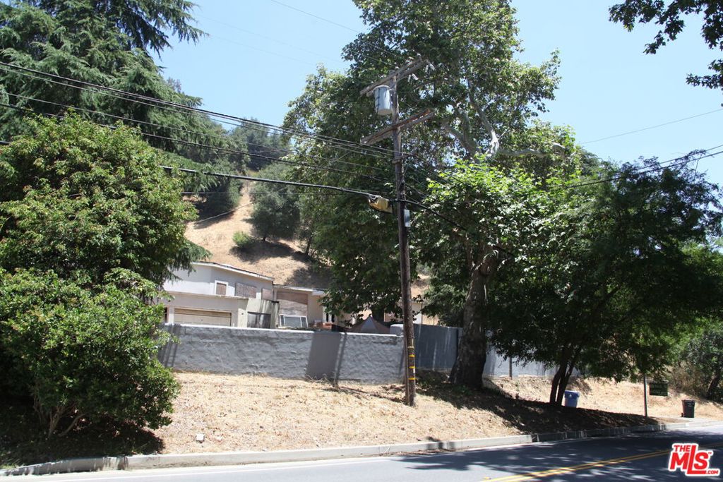 2534 Benedict Canyon Drive Property Photo 3