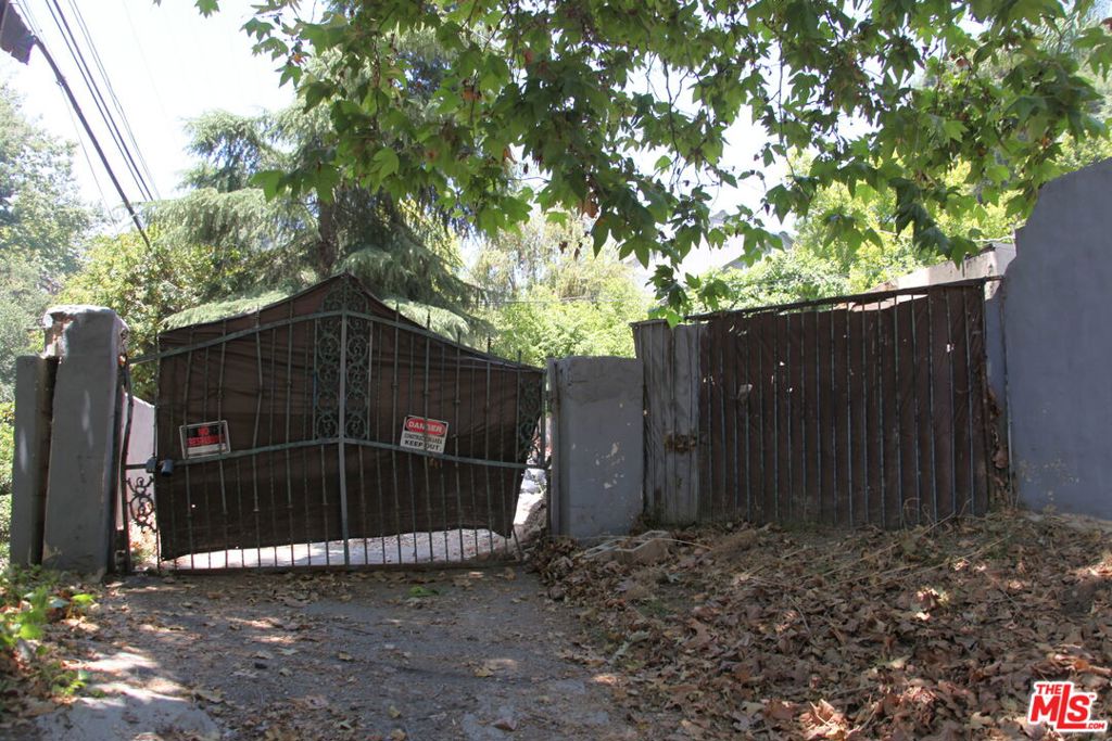 2534 Benedict Canyon Drive Property Photo 5