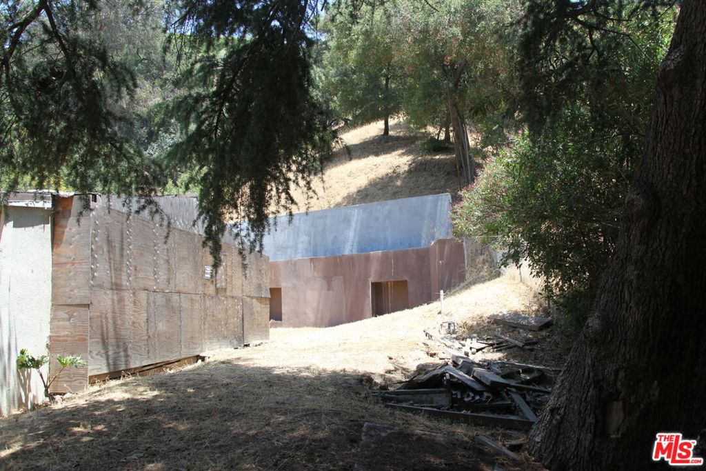 2534 Benedict Canyon Drive Property Photo 7